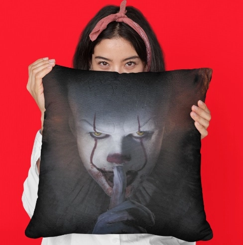 SD Toys Ca - Pennywise Shut Up Coussin Carré 4 SD Toys Ca - Pennywise Shut Up Coussin Carré – Image 2