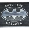 Pyramid International Dc Comics - Enter The Batcave - Paillasson Caoutchouc '40x60cm' -Magasin De Jouets dc comics enter the batcave paillasson caoutchouc 40x60cm