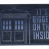 Pyramid International Doctor Who - Tardis - Paillasson Caoutchouc '40x60cm' 2 Pyramid International Doctor Who - Tardis - Paillasson Caoutchouc '40x60cm' -Magasin De Jouets doctor who tardis paillasson caoutchouc 40x60cm