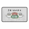 Friends - Central Perk - Tapis D'intérieur En Mousse '40x70cm' -Magasin De Jouets friends central perk tapis d interieur en mousse 40x70cm